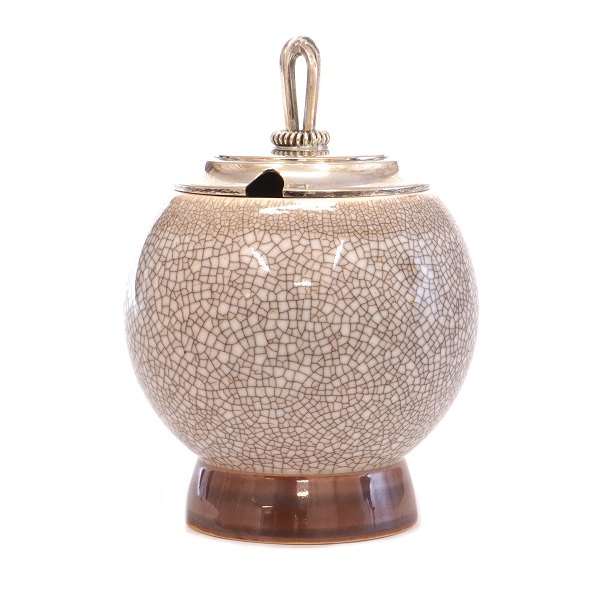 B&G marmeladekrukke i krakelé med sølvlåg af Hugo Grün, København, 1949. H: 13cm